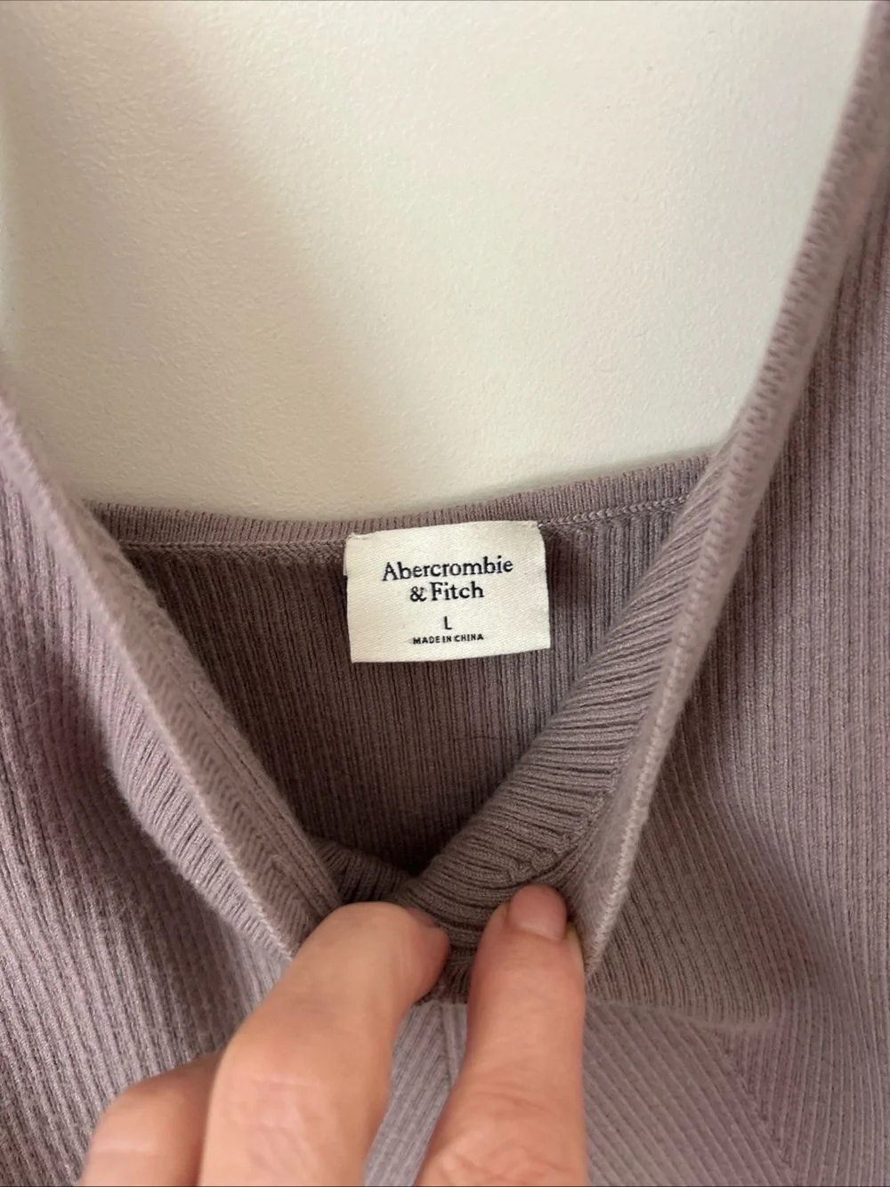 Abercrombie & Fitch Women’s Sz L Ribbed Knit Sleeveless V-Neck Bodysuit Mauve